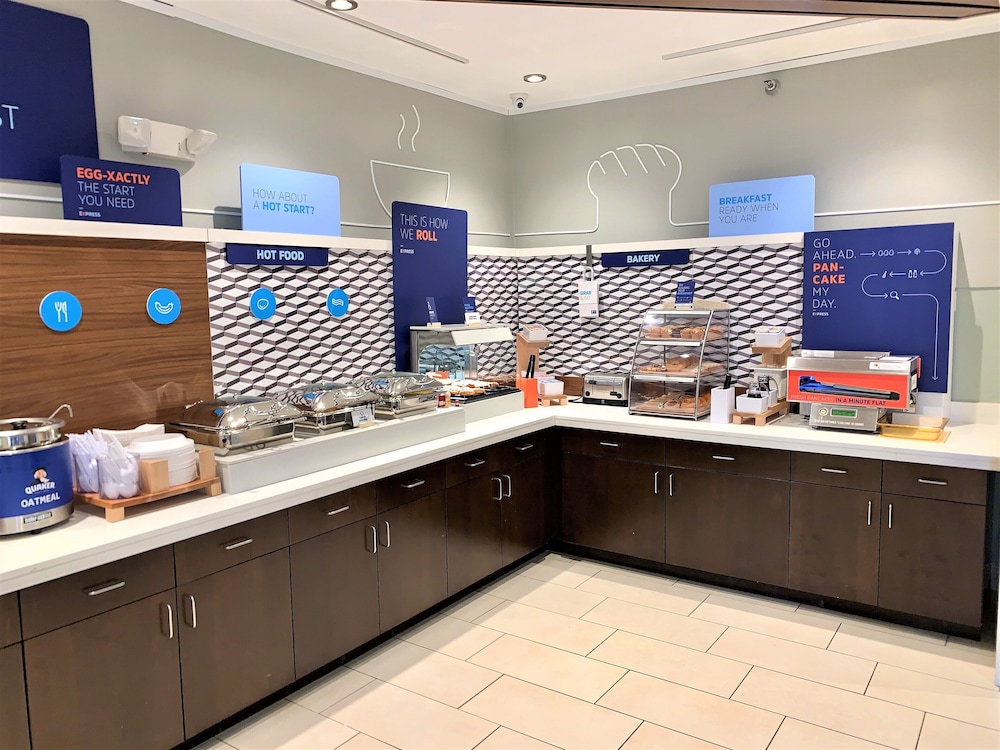 holiday inn express and suites chicago libertyville by ihg