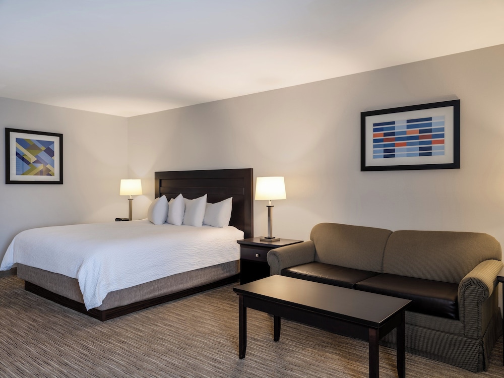 holiday inn express and suites chicago libertyville by ihg