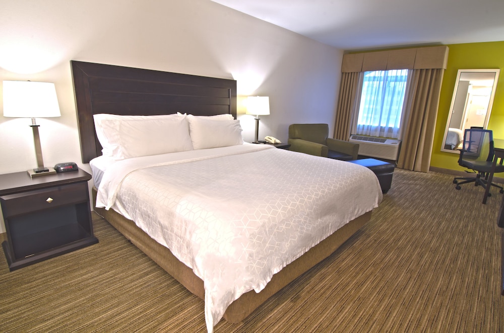 holiday inn express and suites chicago libertyville by ihg