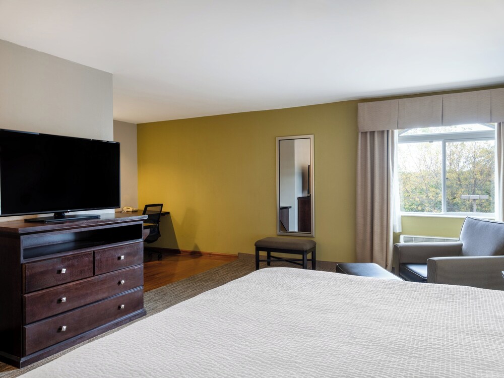 holiday inn express and suites chicago libertyville by ihg