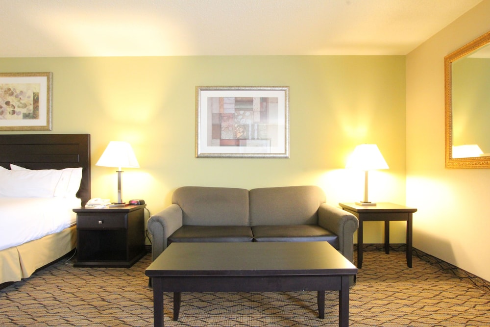 holiday inn express and suites chicago libertyville by ihg