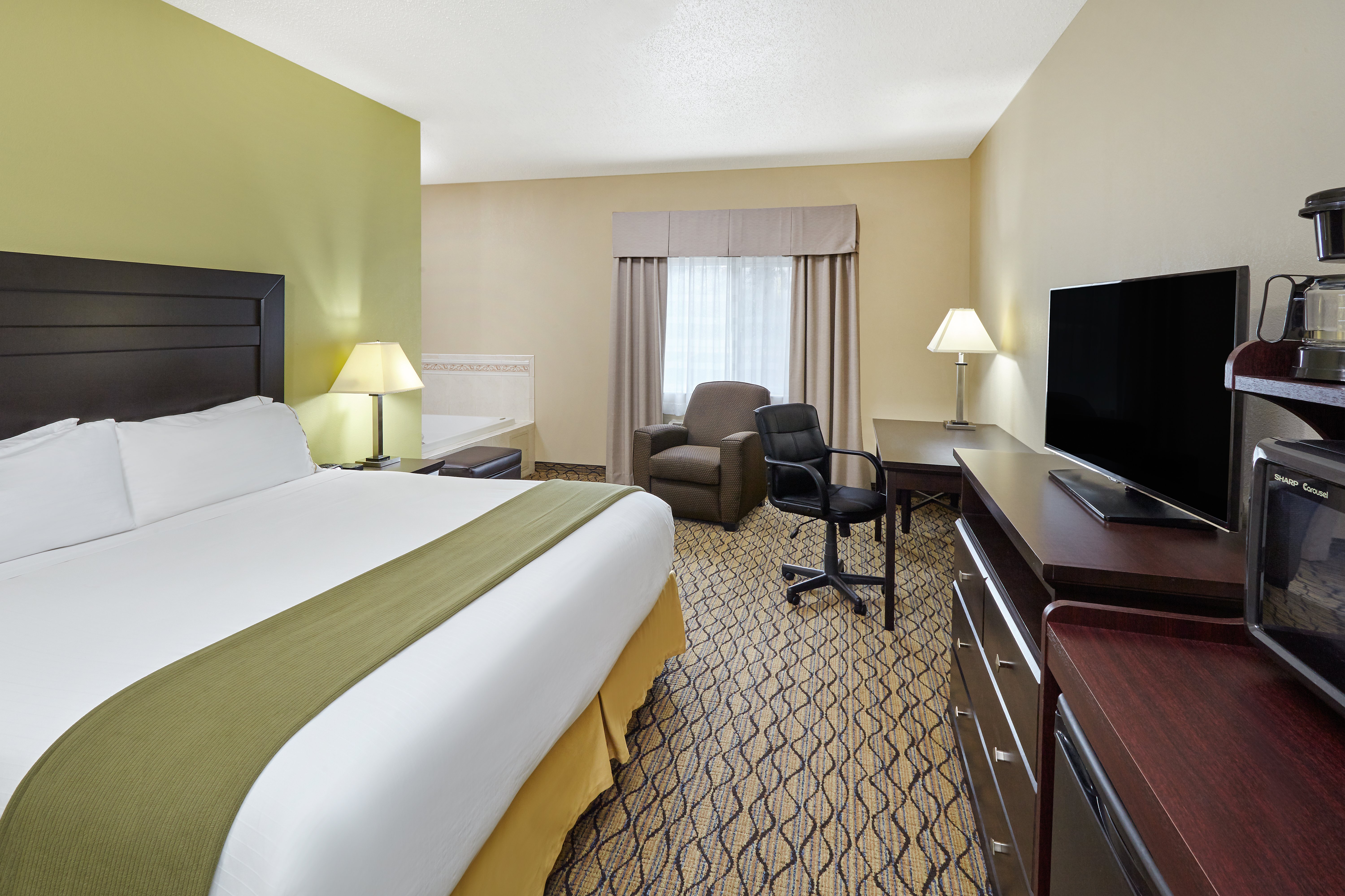holiday inn express and suites chicago libertyville by ihg
