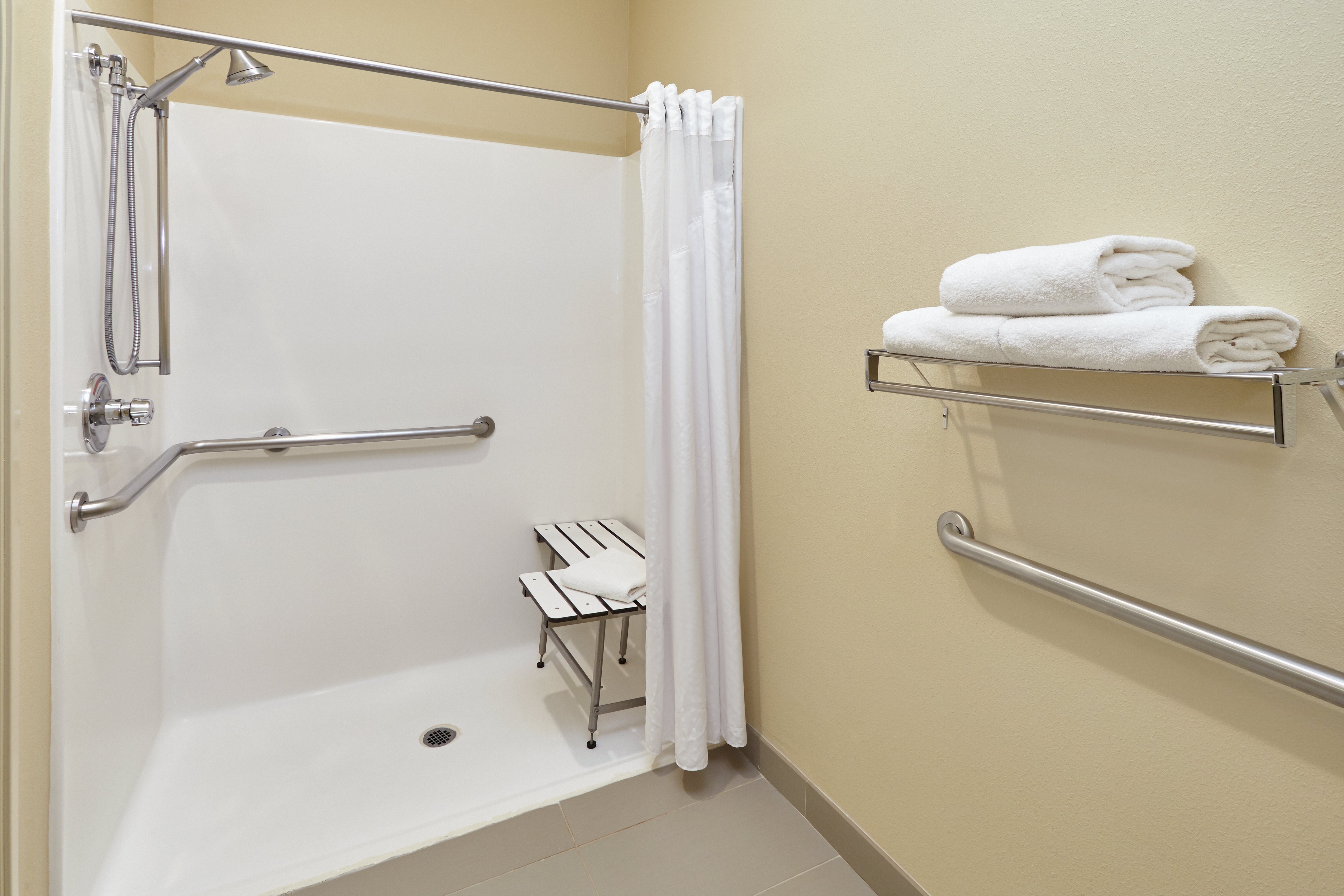 holiday inn express and suites chicago libertyville by ihg