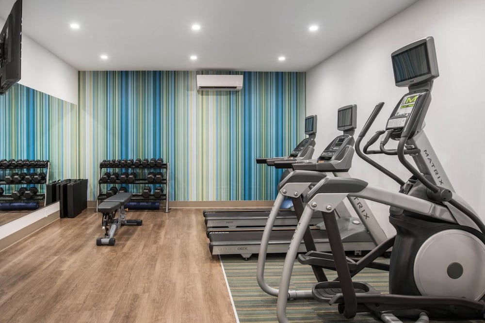 holiday inn express and suites chicago libertyville by ihg