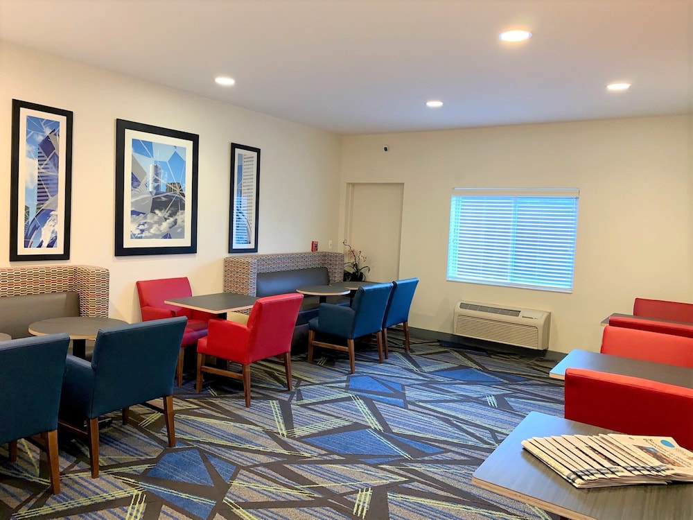 holiday inn express and suites chicago libertyville by ihg
