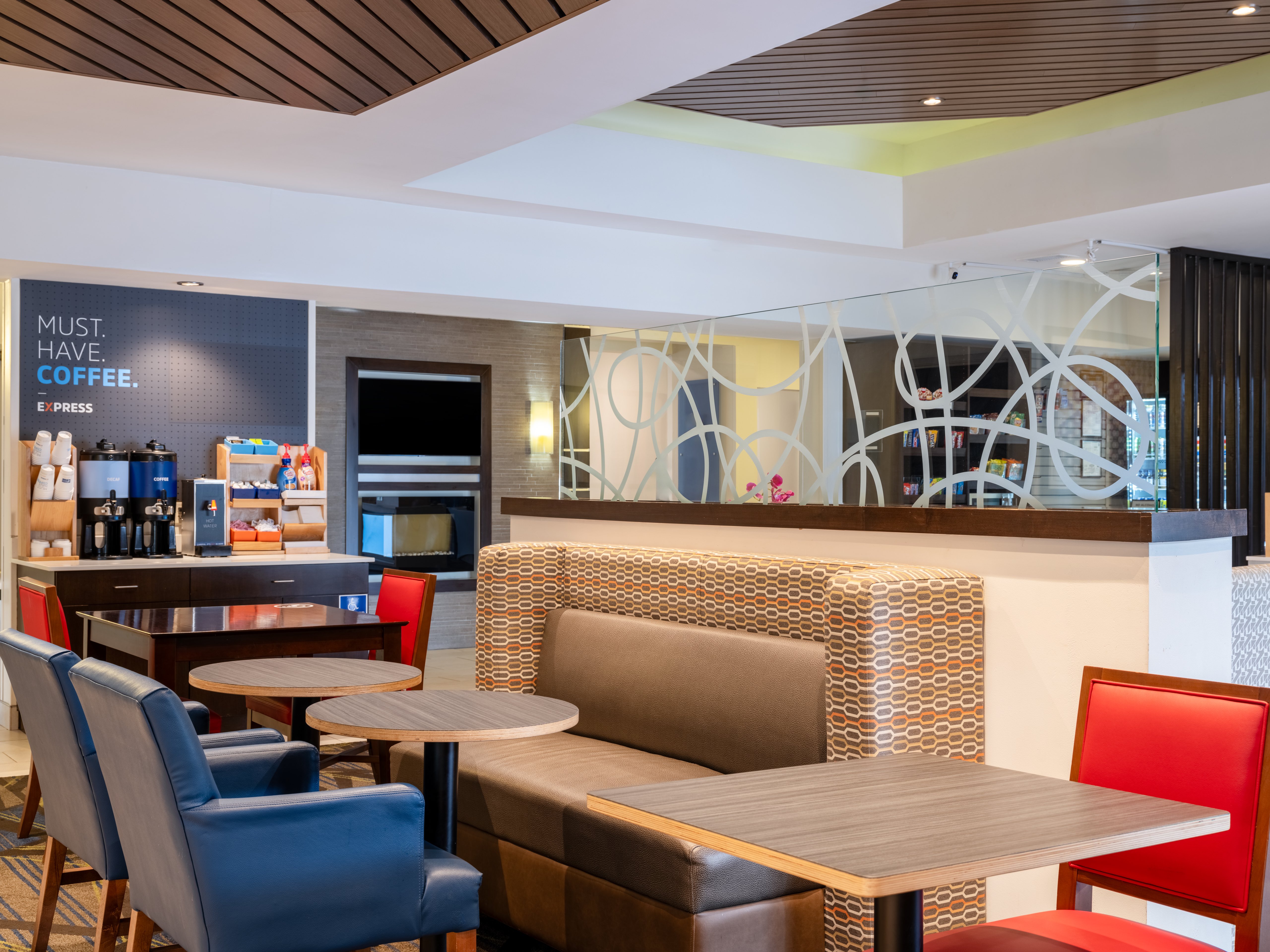 holiday inn express and suites chicago libertyville by ihg