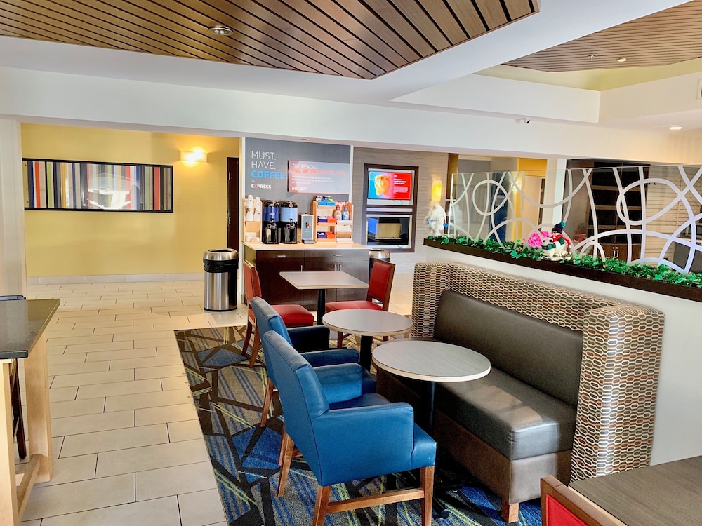 holiday inn express and suites chicago libertyville by ihg
