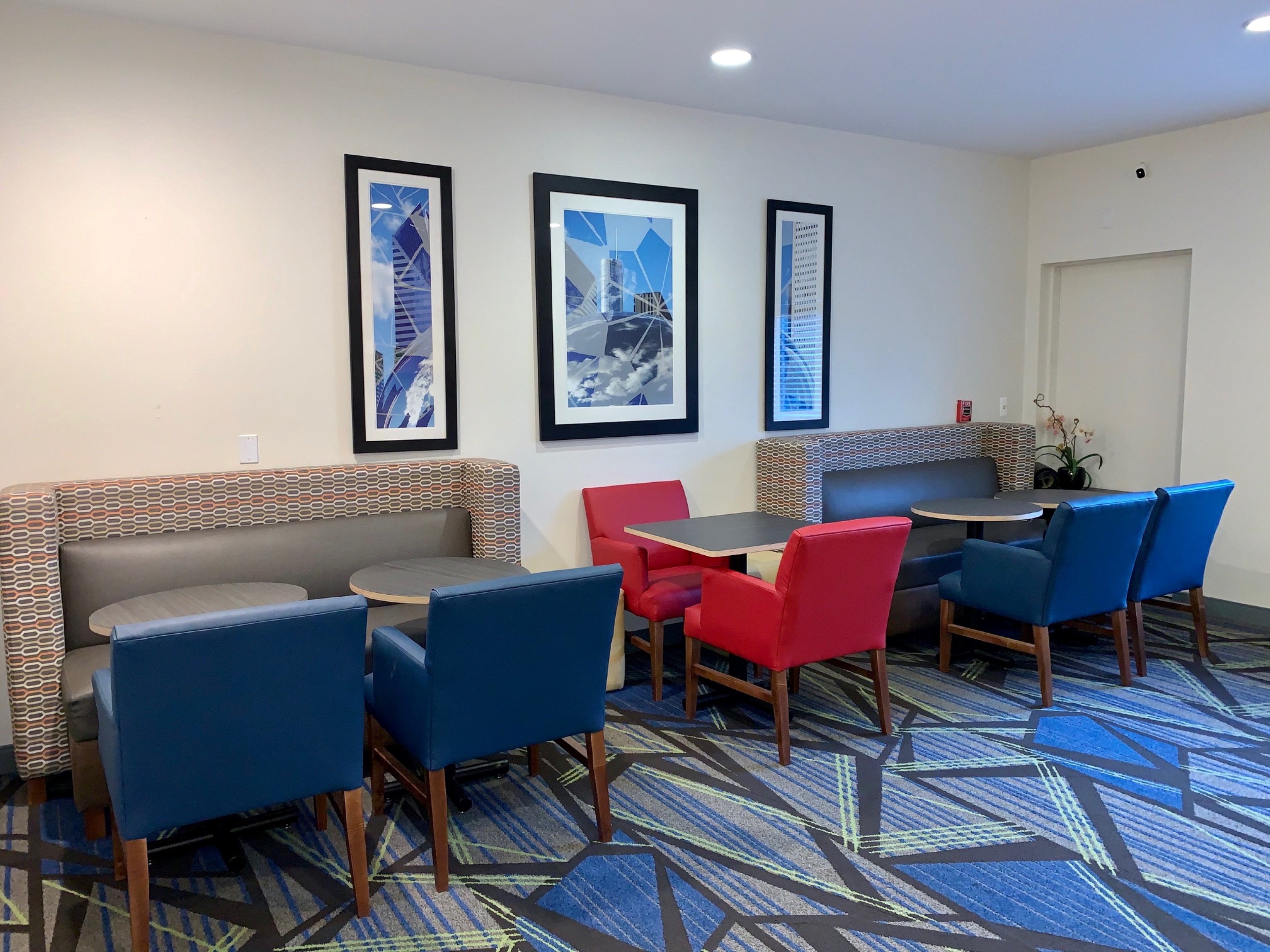 holiday inn express and suites chicago libertyville by ihg