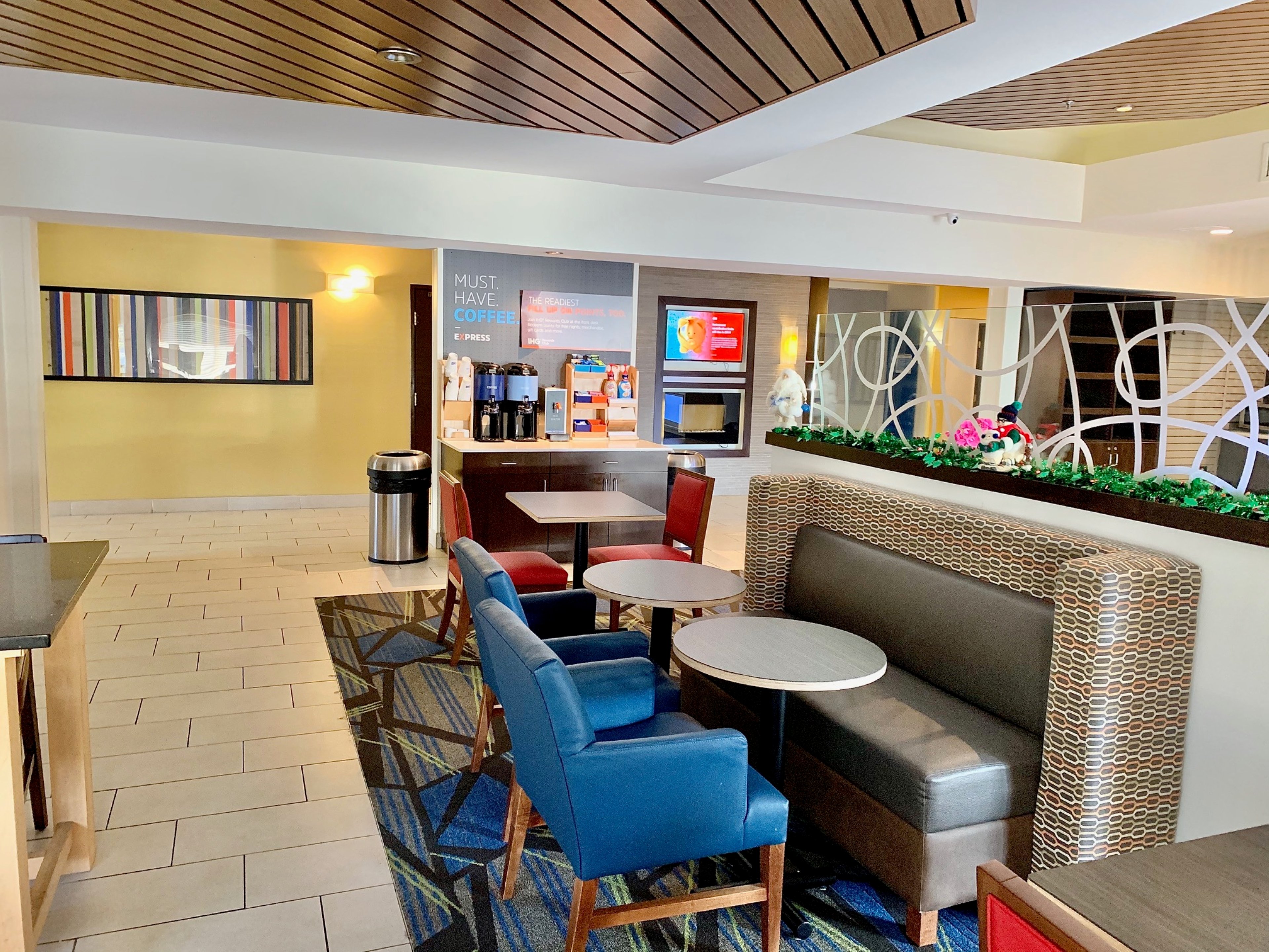 holiday inn express and suites chicago libertyville by ihg