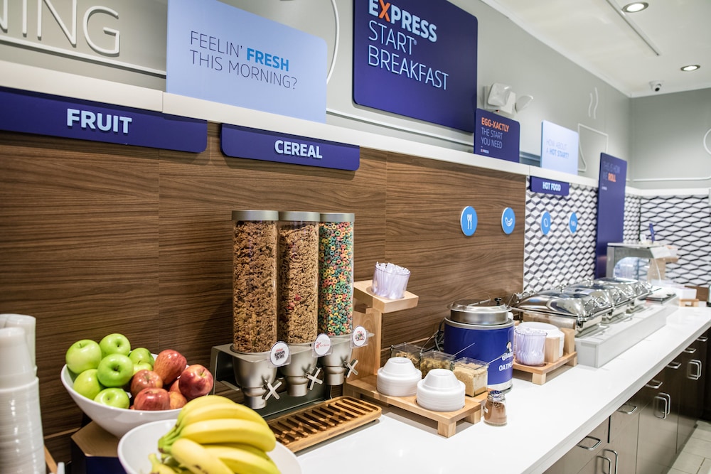 holiday inn express and suites chicago libertyville by ihg