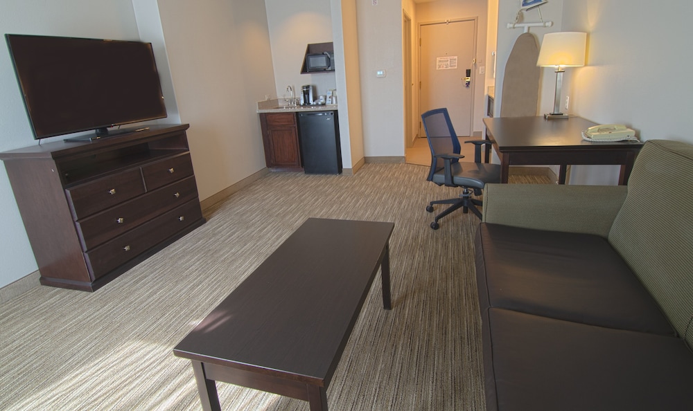 holiday inn express and suites chicago libertyville by ihg