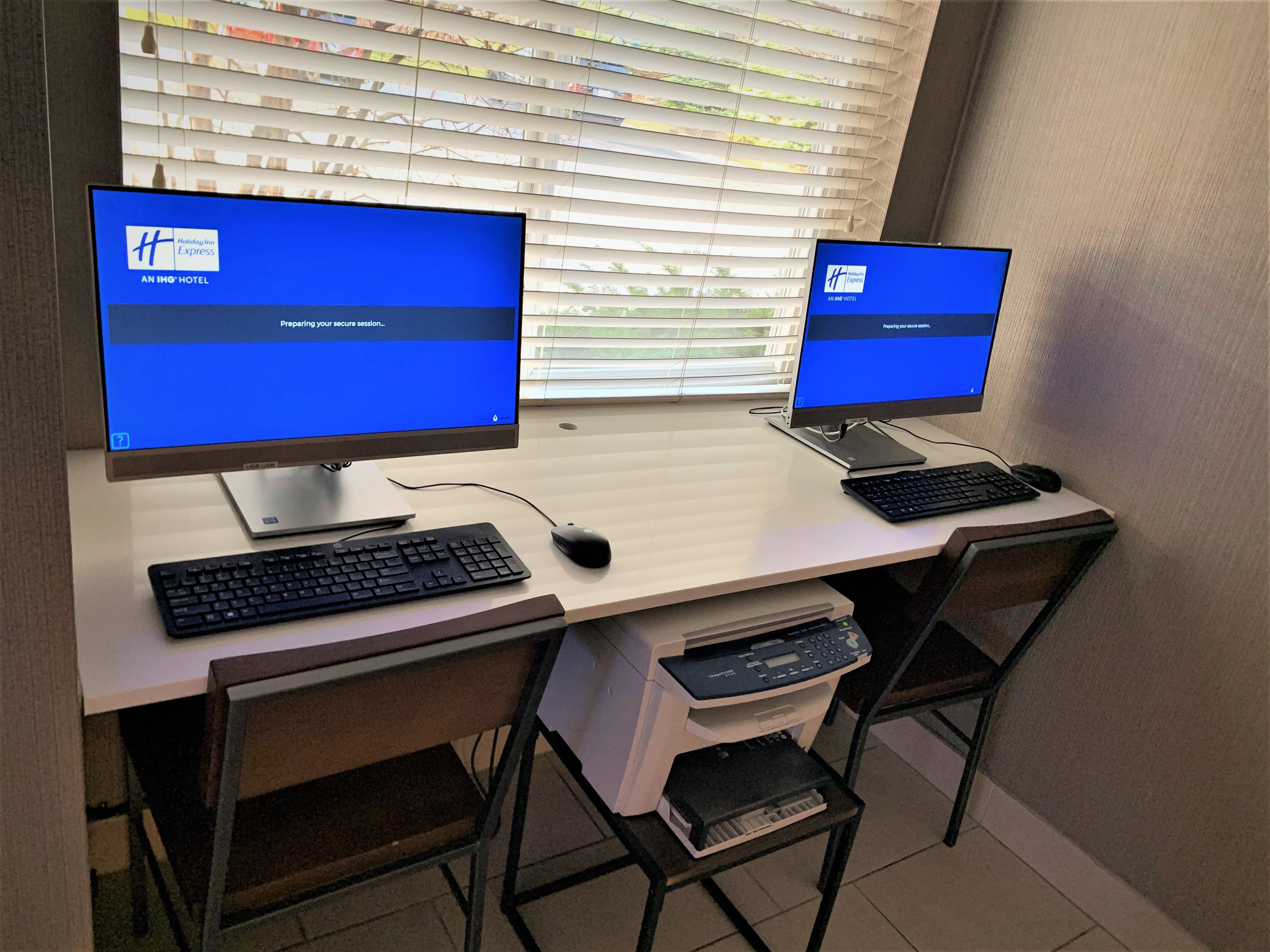 holiday inn express and suites chicago libertyville by ihg
