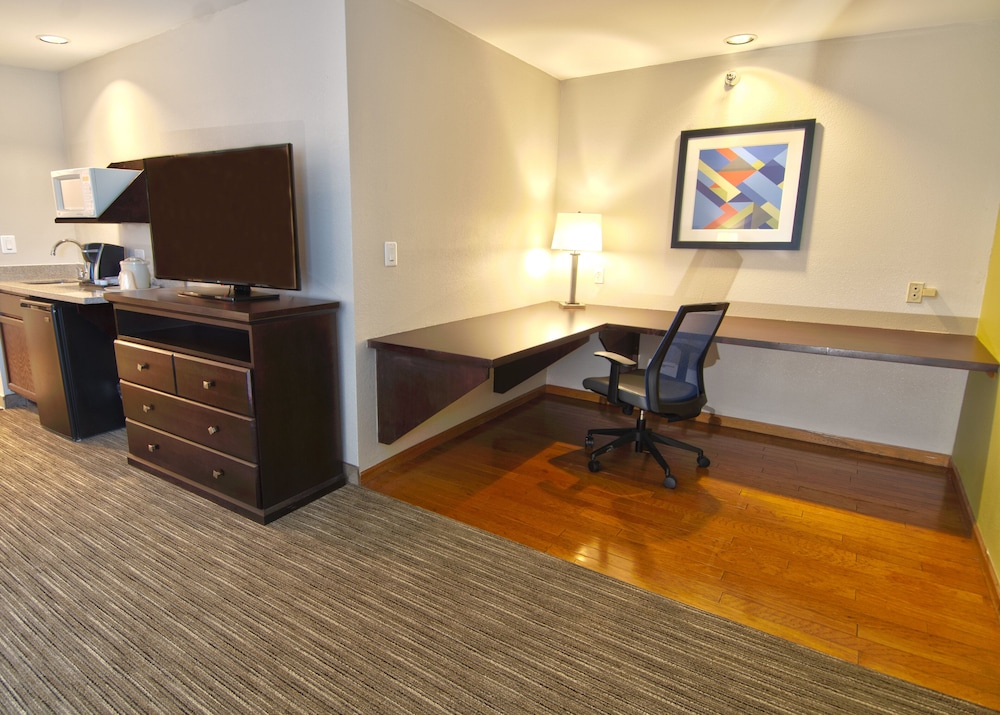 holiday inn express and suites chicago libertyville by ihg