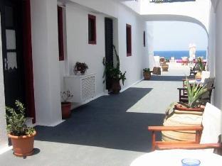 almyra oia suites