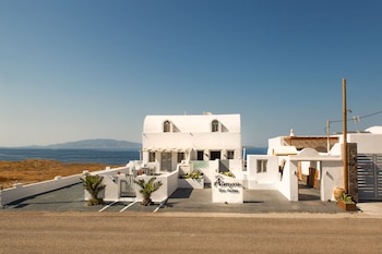 almyra oia suites