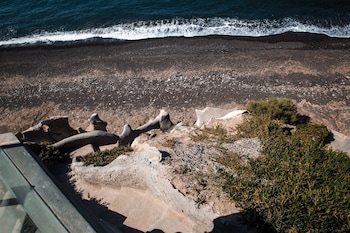 almyra oia suites