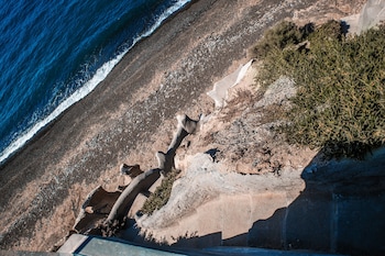 almyra oia suites