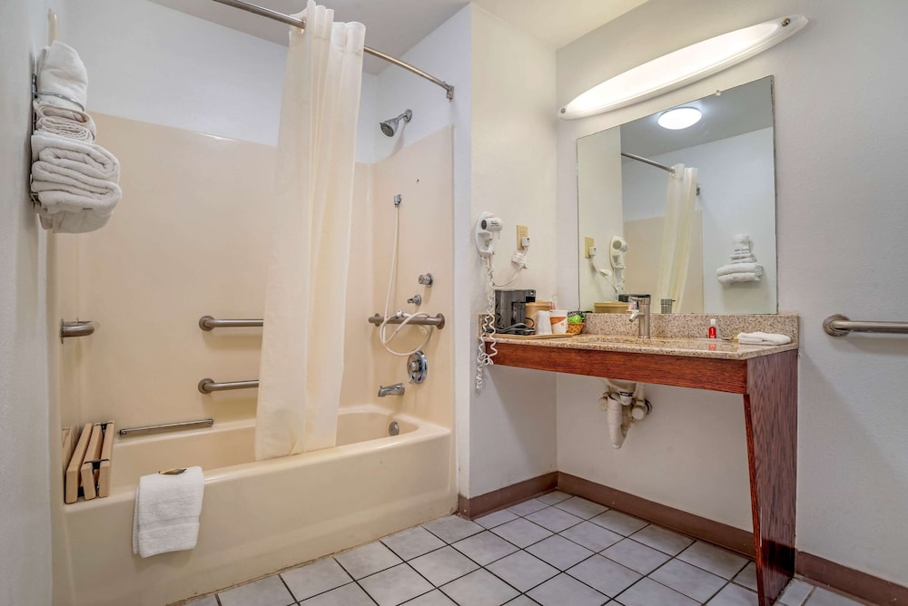 econolodge tupelo