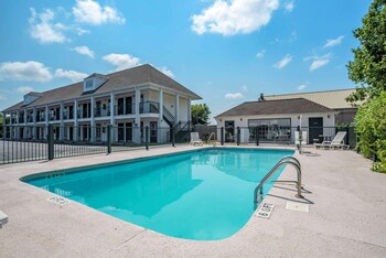 econolodge tupelo