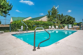 econolodge tupelo