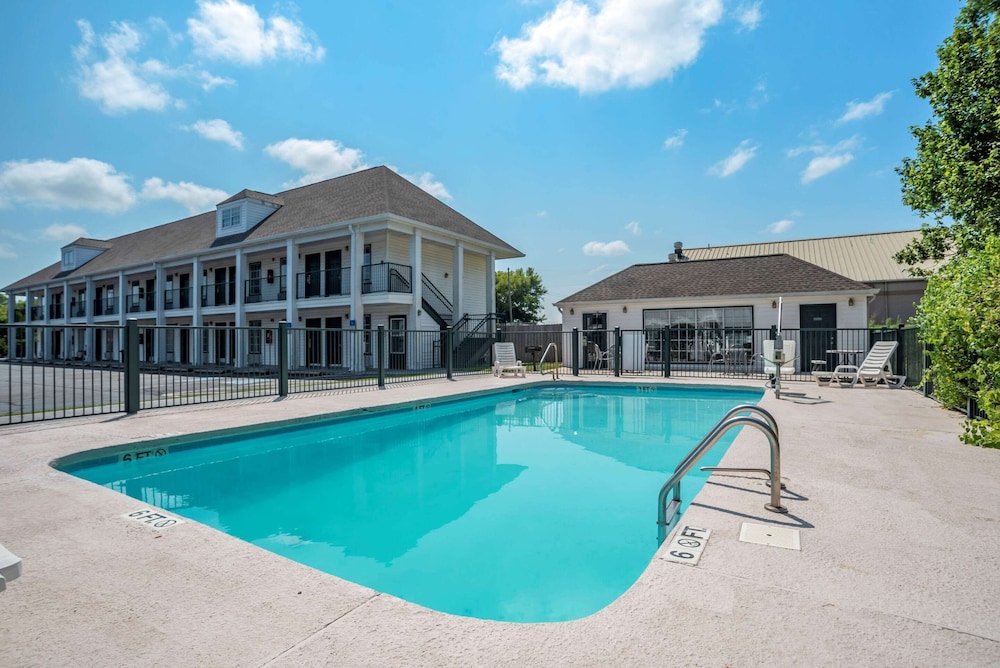 econolodge tupelo