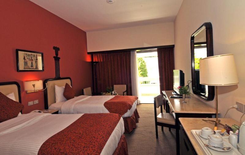 aracan eatabe luxor hotel