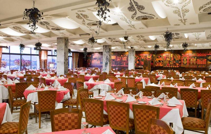 aracan eatabe luxor hotel