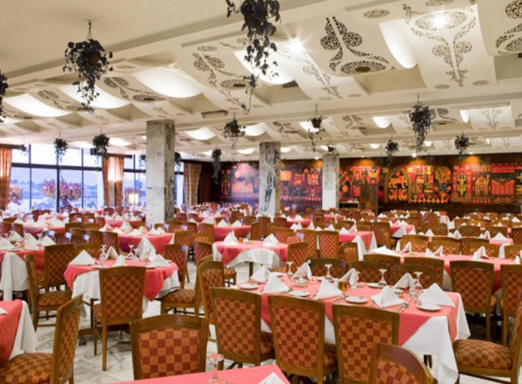 aracan eatabe luxor hotel