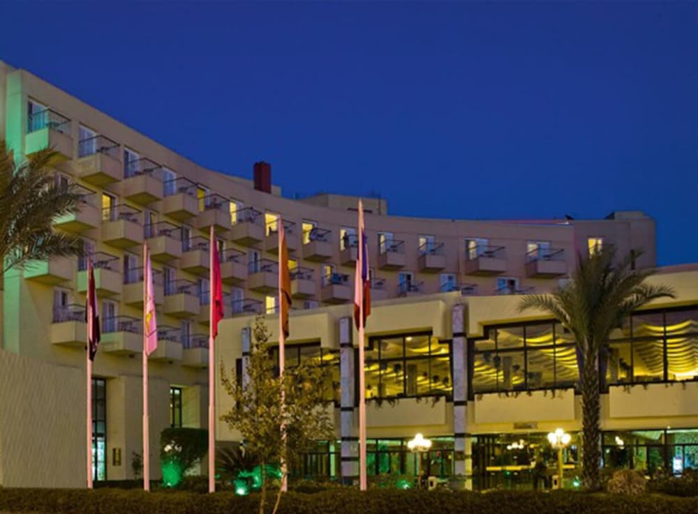 aracan eatabe luxor hotel