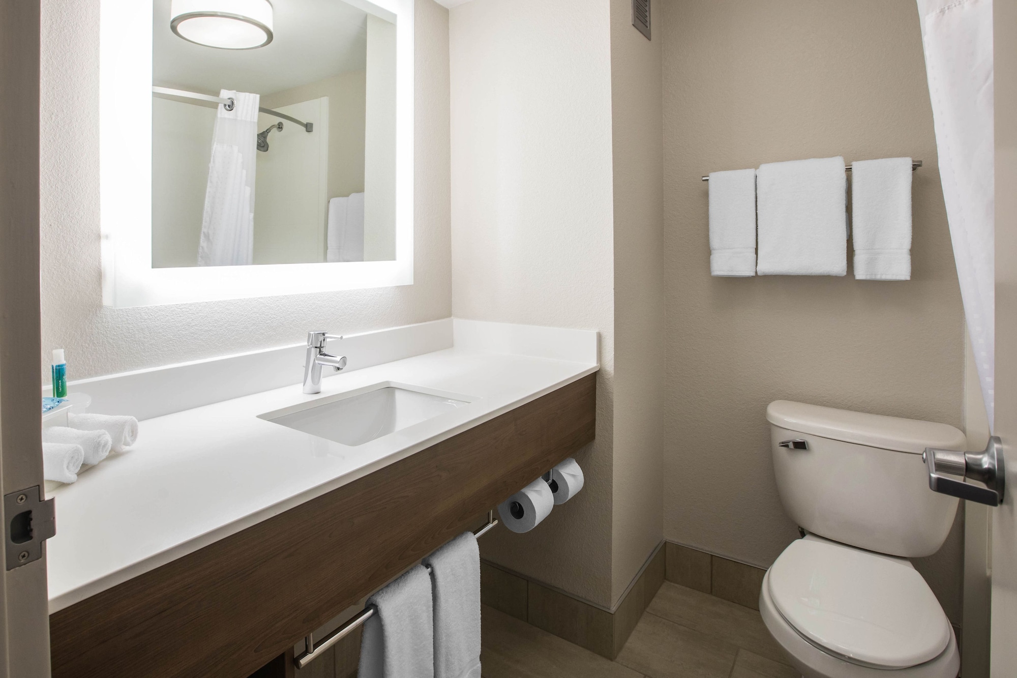 holiday inn express and suites ludington by ihg