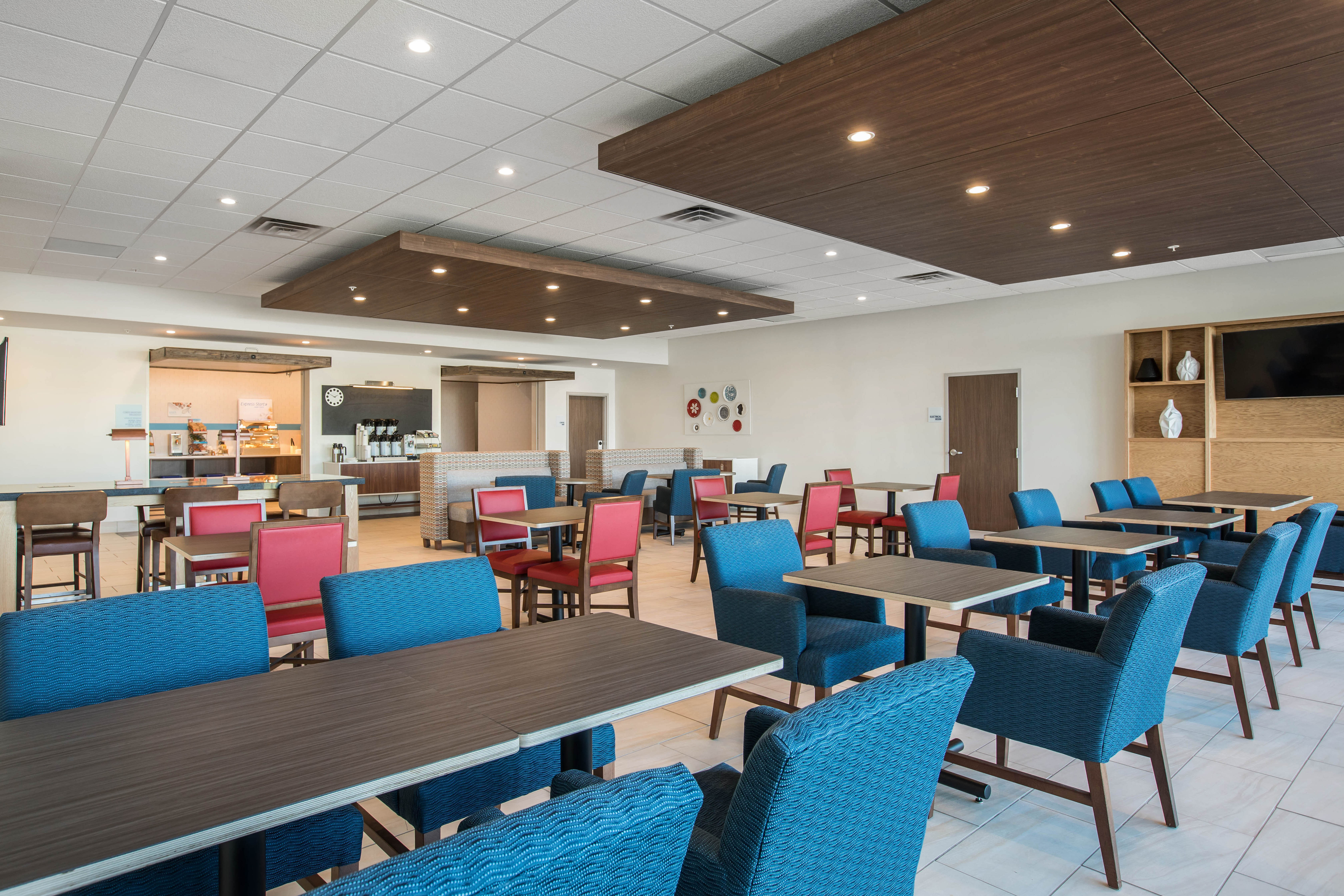 holiday inn express and suites ludington by ihg