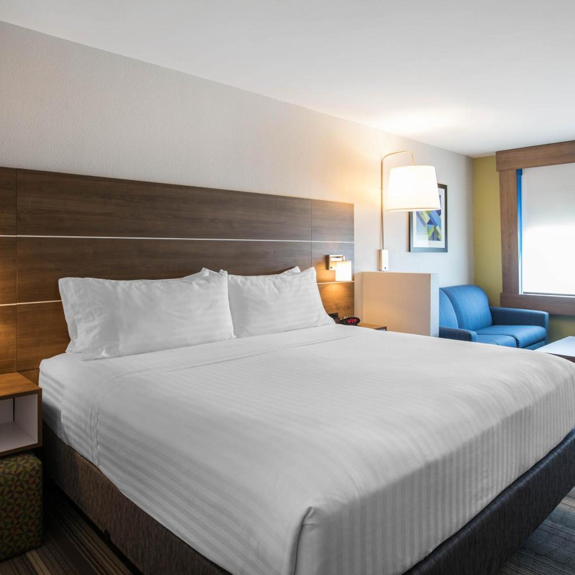 holiday inn express and suites ludington by ihg