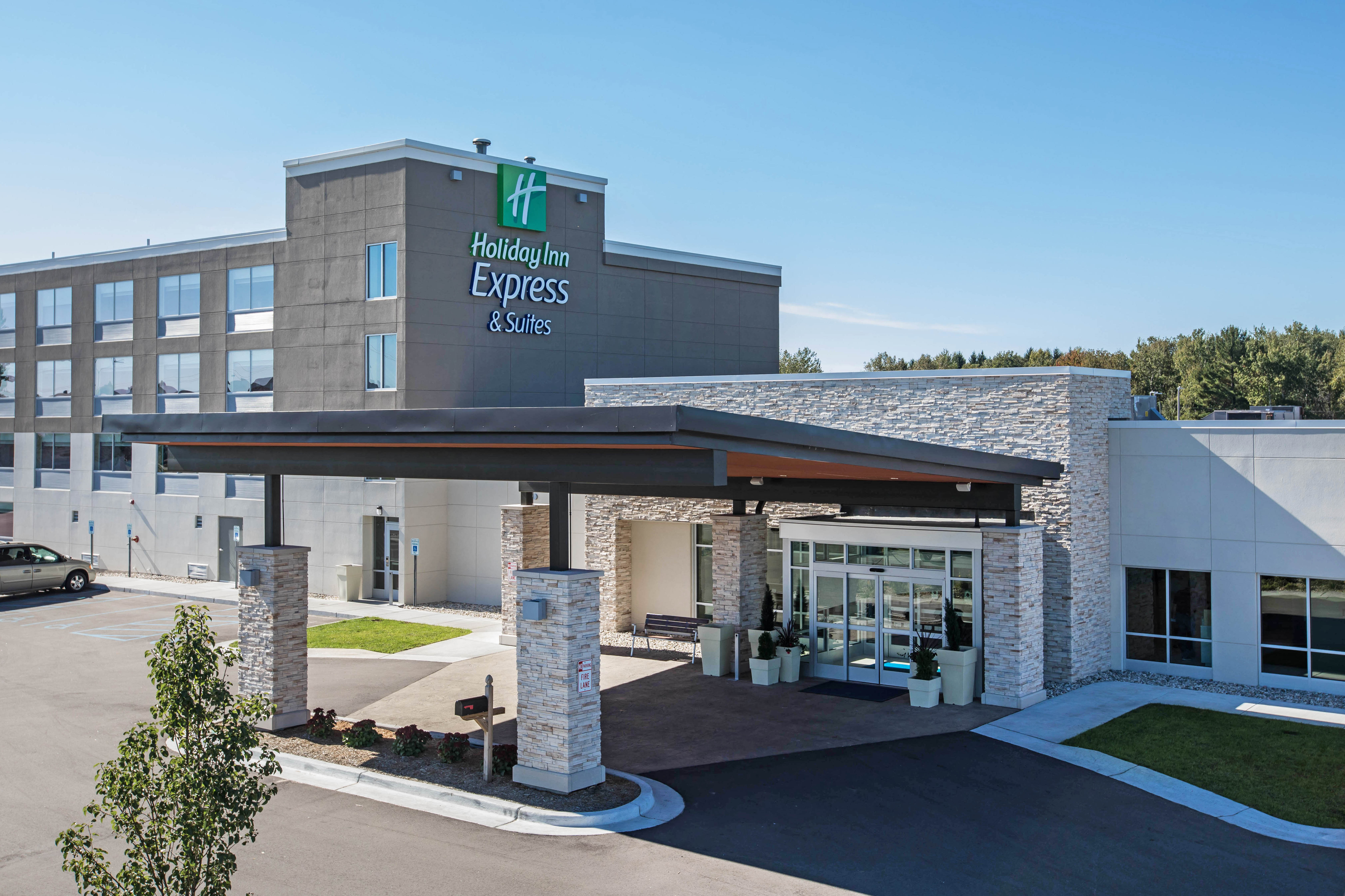 holiday inn express and suites ludington by ihg