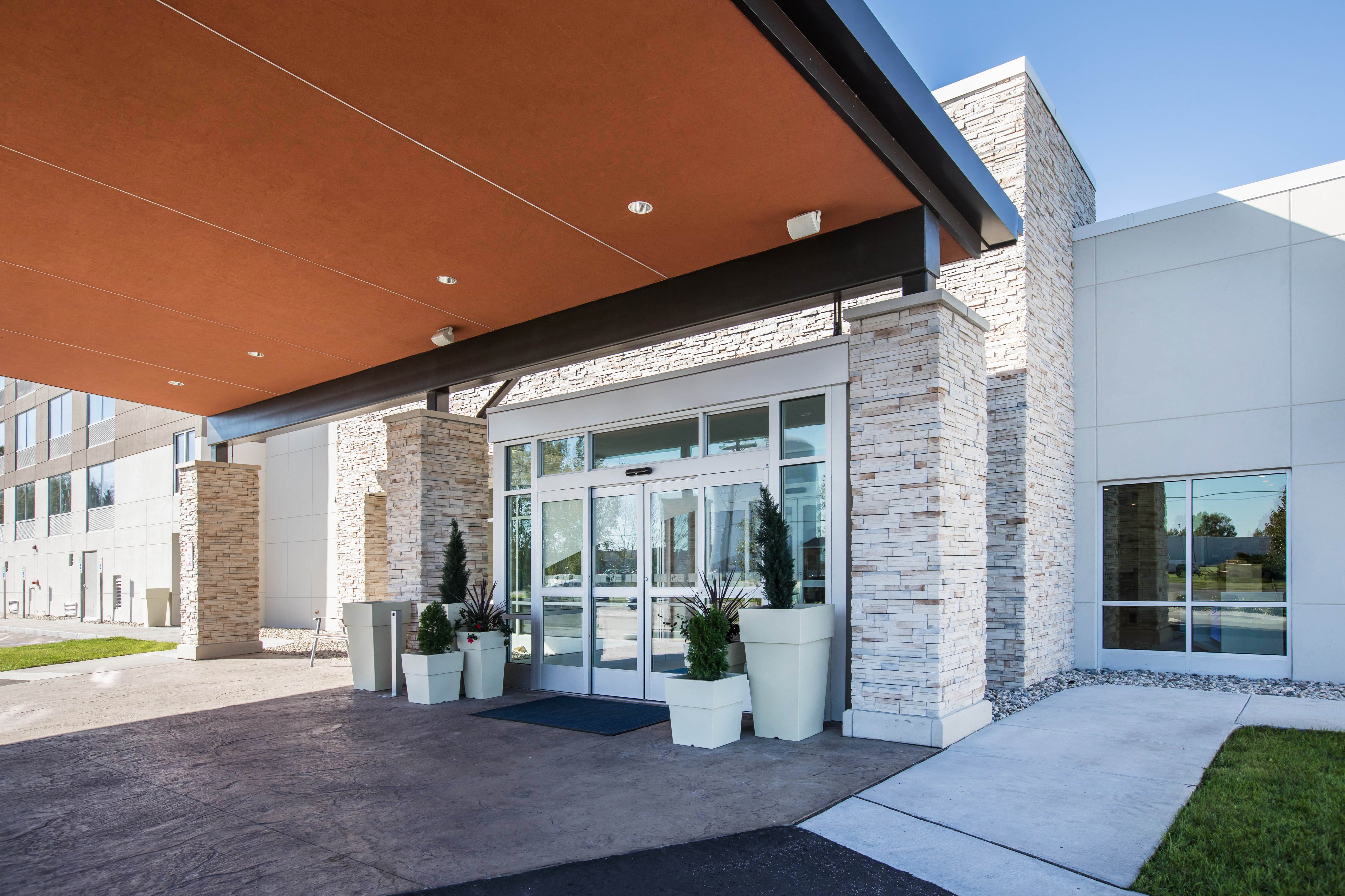 holiday inn express and suites ludington by ihg