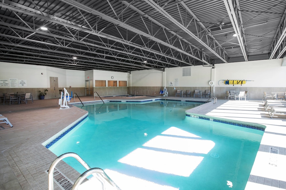 holiday inn express and suites ludington by ihg