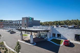 holiday inn express and suites ludington by ihg