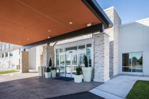holiday inn express and suites ludington by ihg