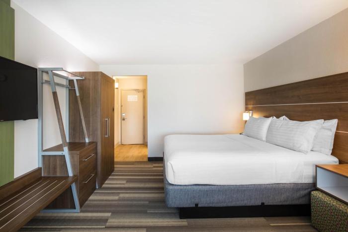 holiday inn express and suites ludington by ihg