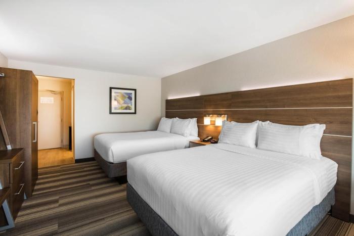 holiday inn express and suites ludington by ihg