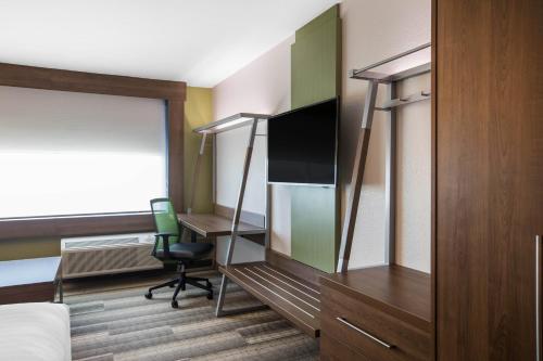 holiday inn express and suites ludington by ihg