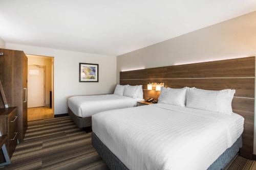 holiday inn express and suites ludington by ihg