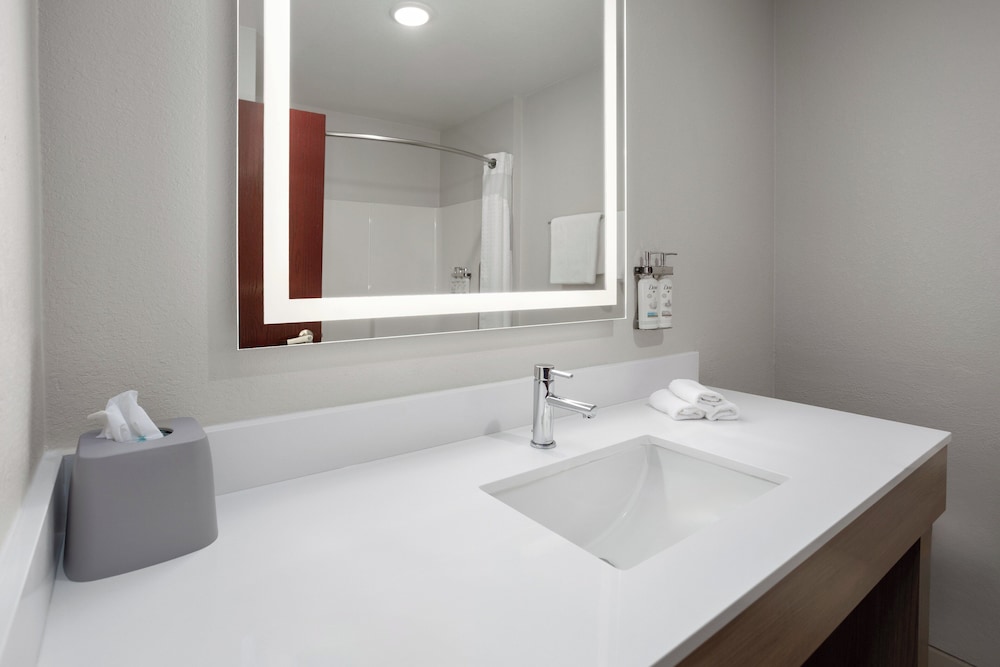holiday inn express hotel and suites acme traverse city