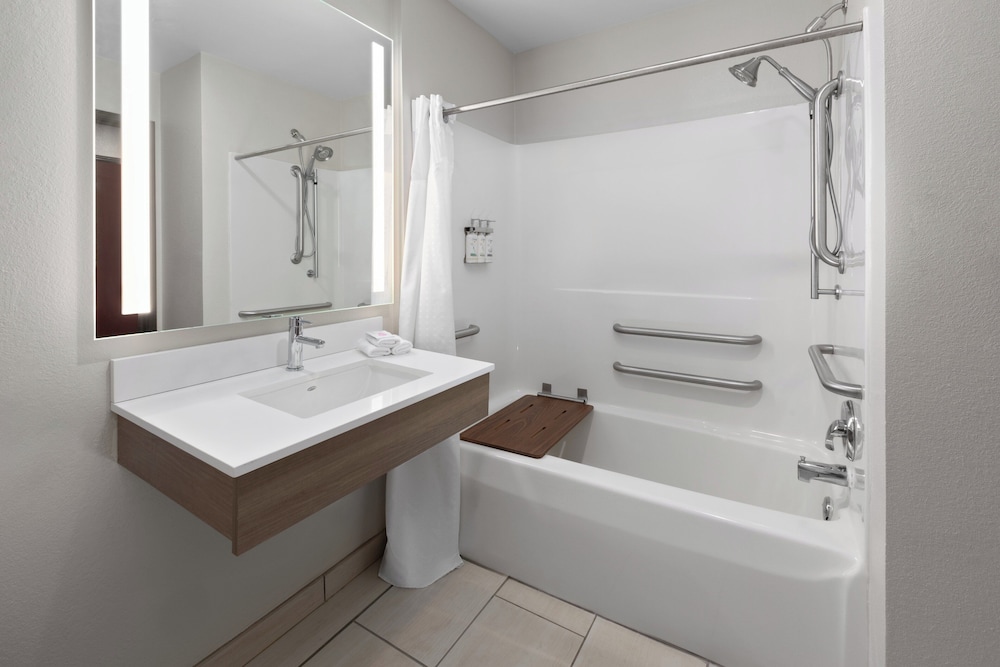 holiday inn express hotel and suites acme traverse city