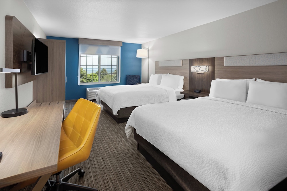 holiday inn express hotel and suites acme traverse city