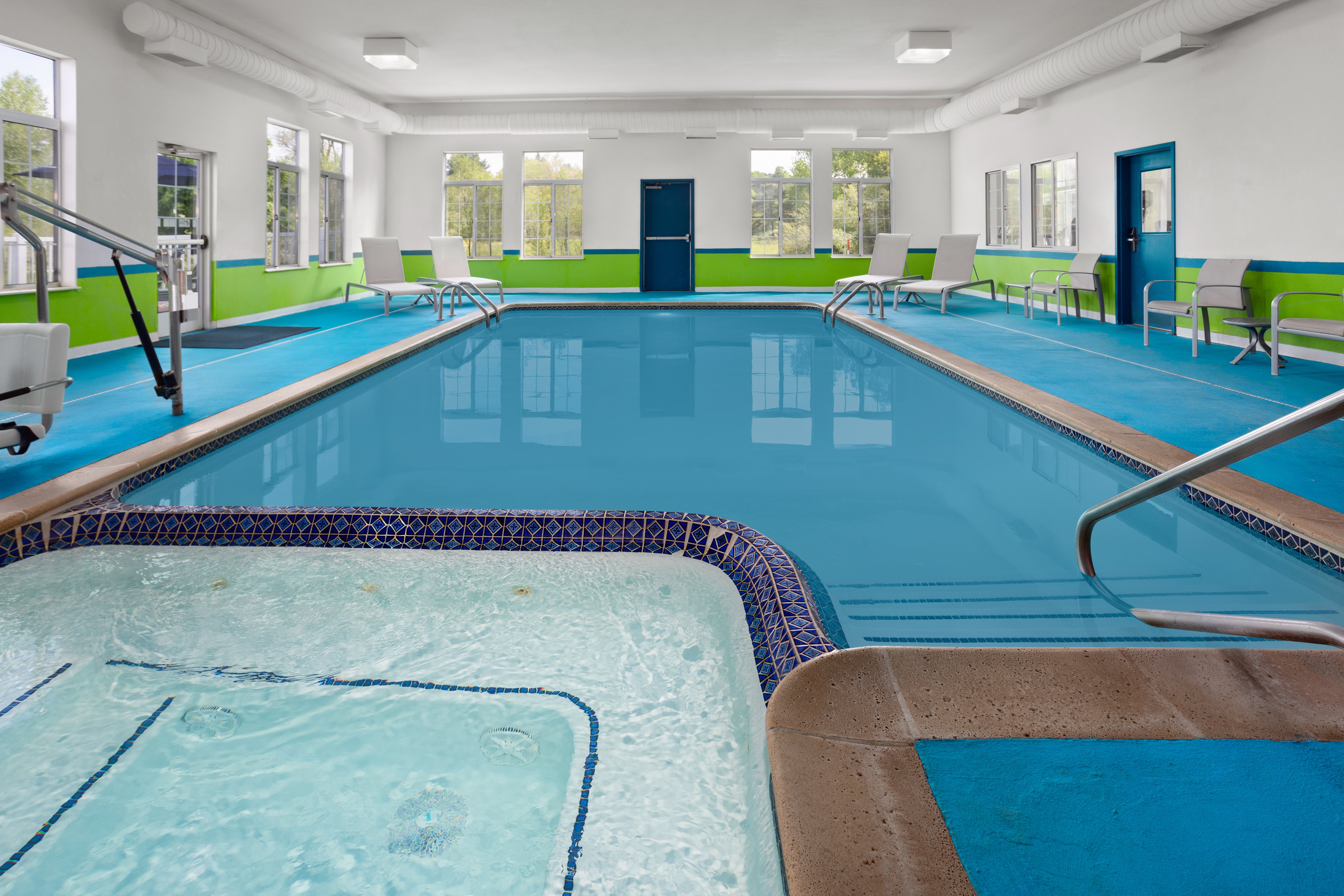 holiday inn express hotel and suites acme traverse city
