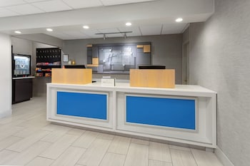 Holiday Inn Express Hotel & Suites Acme-Traverse City,Cedar>>Acme,2.5 star