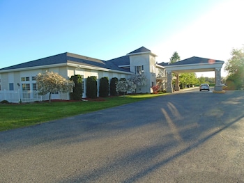 American Inn And Suites Houghton Lake,Near Quest Golf Club,3 star