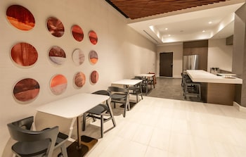 Hilton Arlington National Landing,Arlington County>>Arlington,4 star