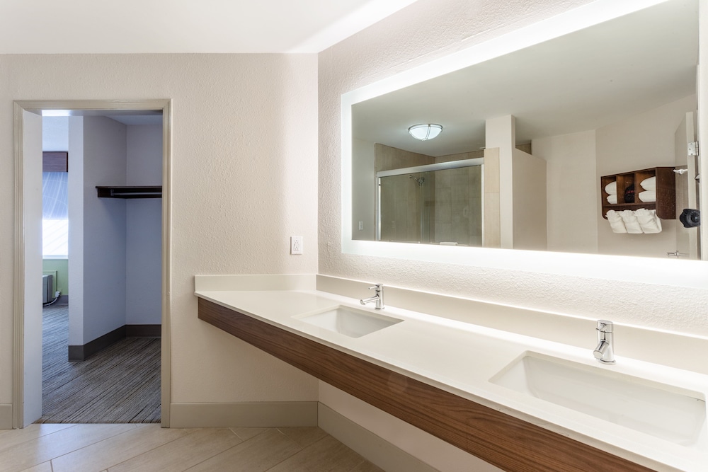 holiday inn express and suites scottsburg by ihg