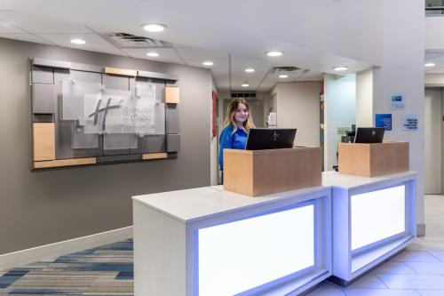 holiday inn express and suites scottsburg by ihg